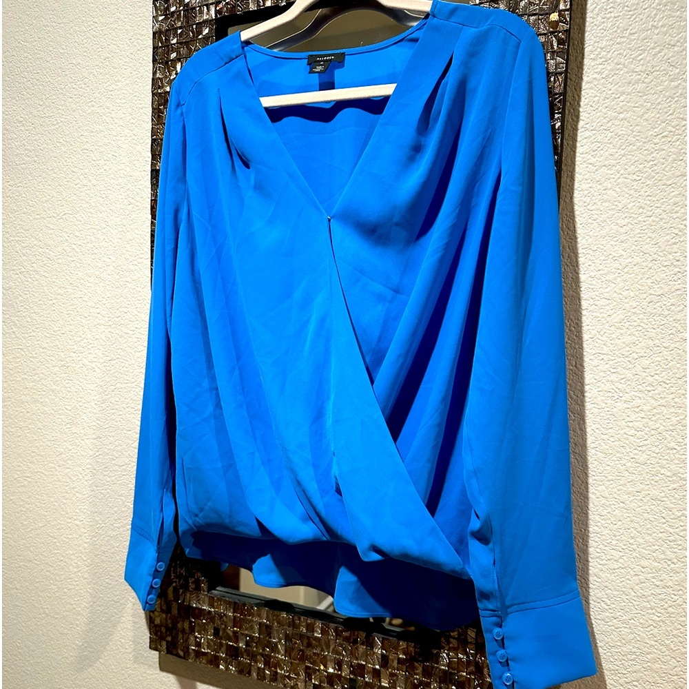 Halogen Blue blouse &  button sleeves sz M